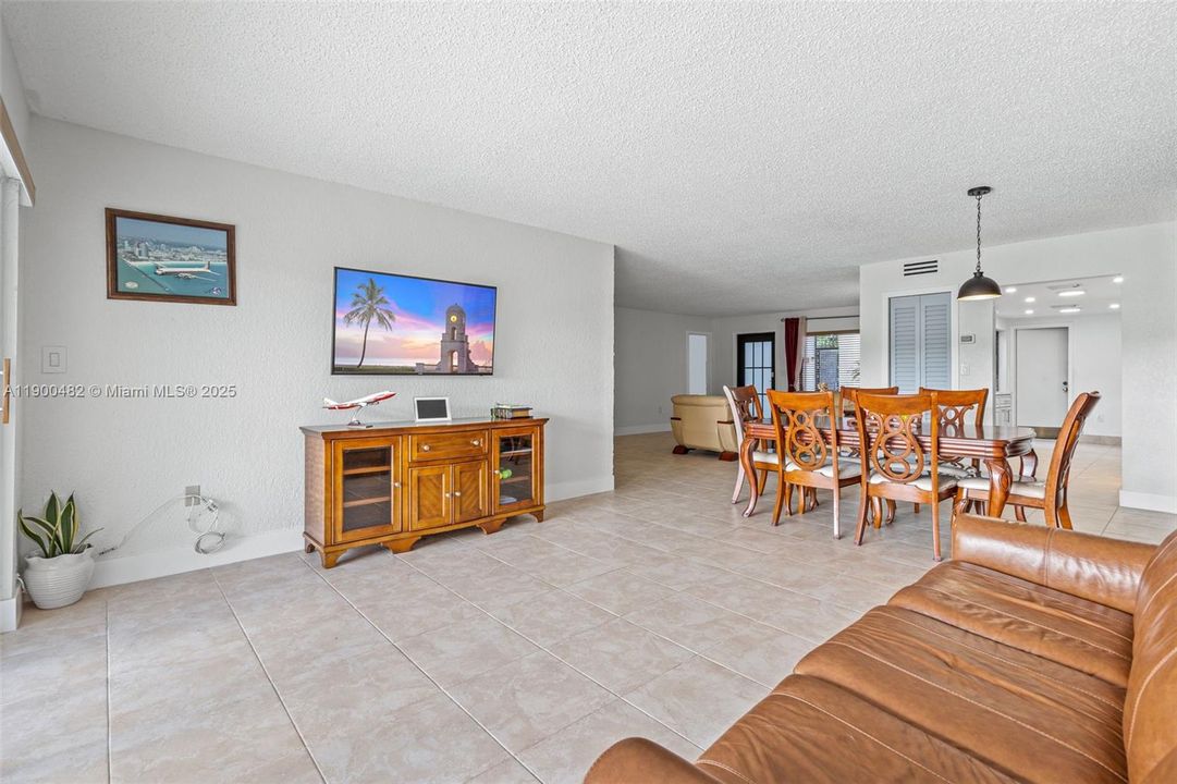 Active With Contract: $634,000 (3 beds, 2 baths, 2069 Square Feet)