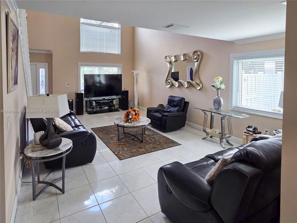 For Sale: $710,000 (3 beds, 2 baths, 1968 Square Feet)