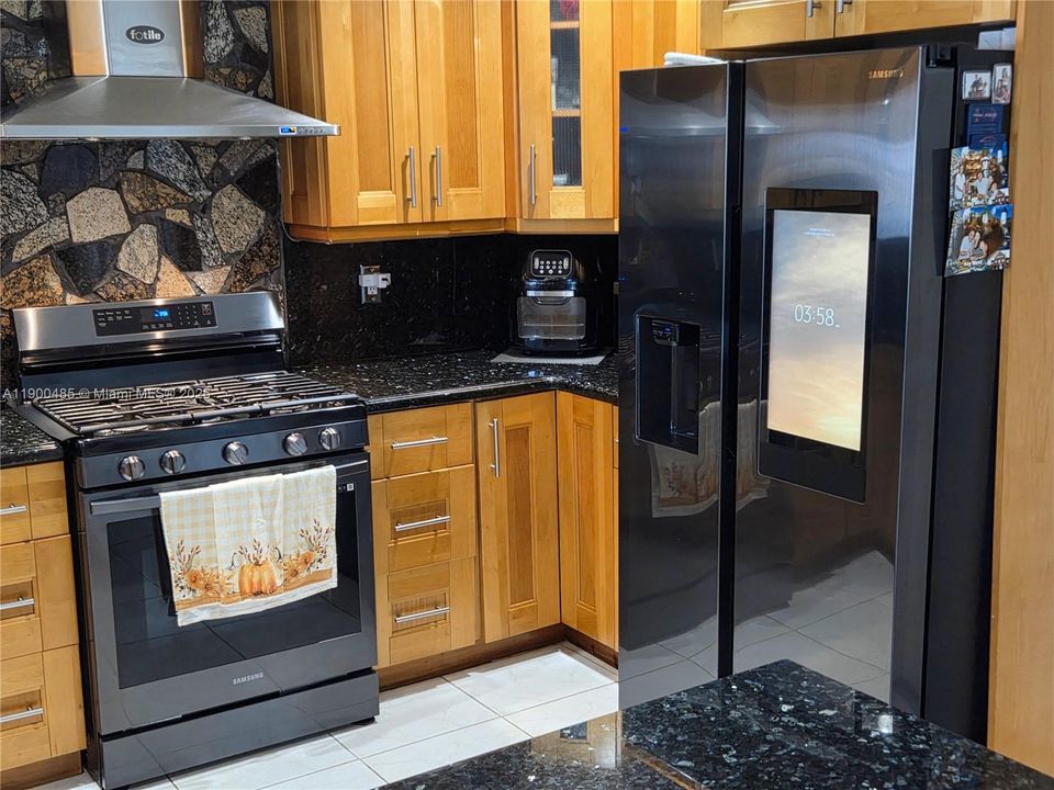 For Sale: $710,000 (3 beds, 2 baths, 1968 Square Feet)