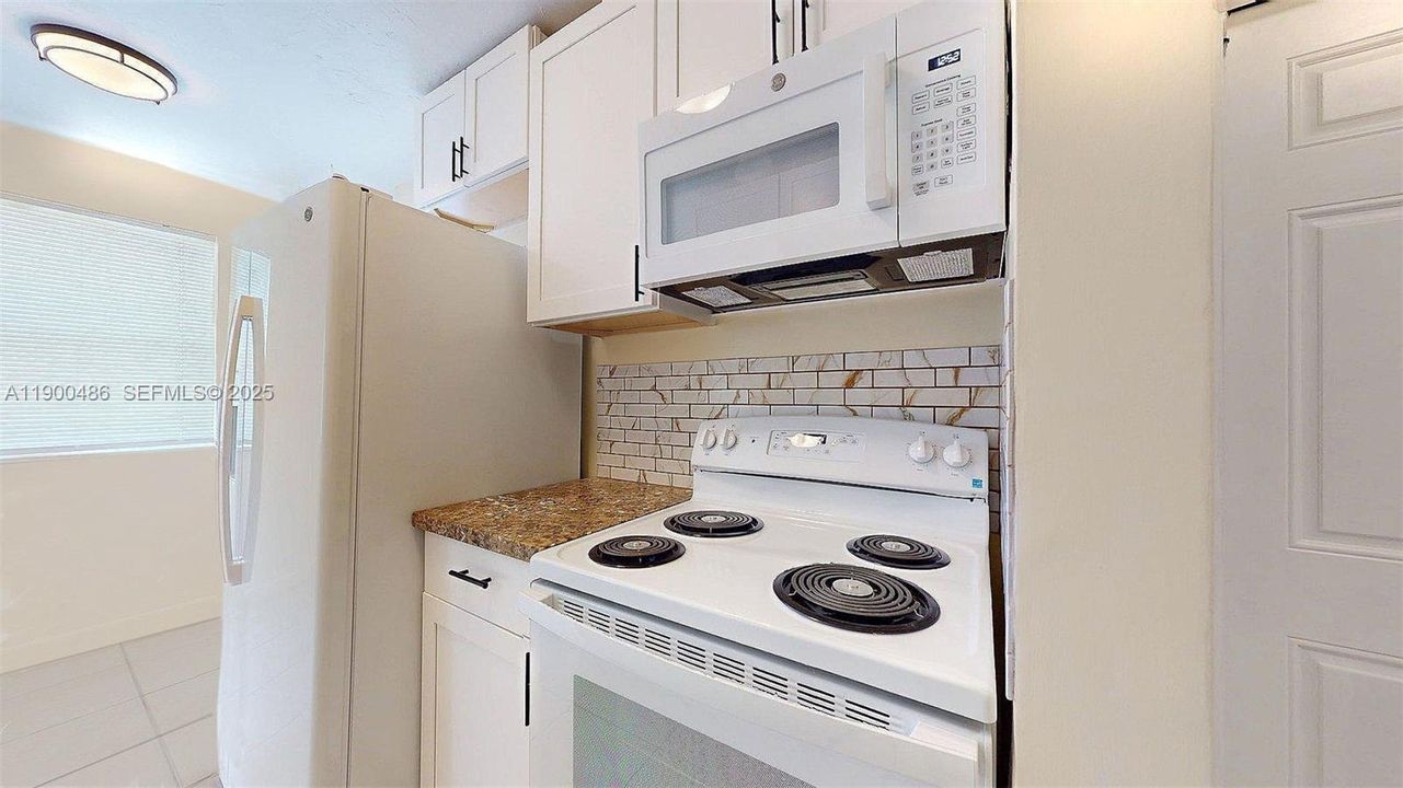 For Rent: $2,250 (3 beds, 1 baths, 836 Square Feet)