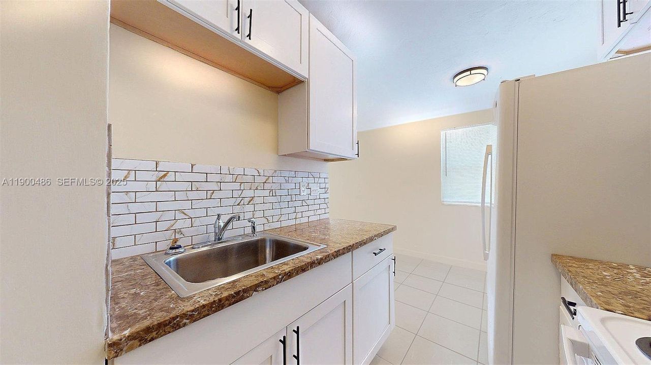 For Rent: $2,250 (3 beds, 1 baths, 836 Square Feet)