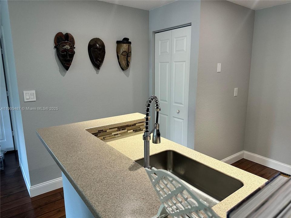 最近租的: $2,200 (3 贝兹, 2 浴室, 1361 平方英尺)