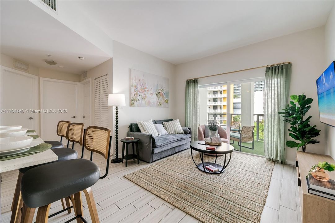 For Rent: $5,000 (2 beds, 2 baths, 777 Square Feet)