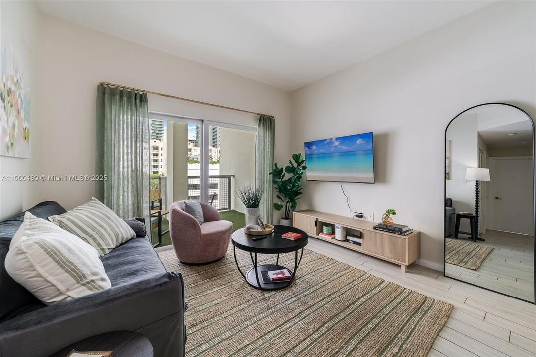 For Rent: $5,000 (2 beds, 2 baths, 777 Square Feet)