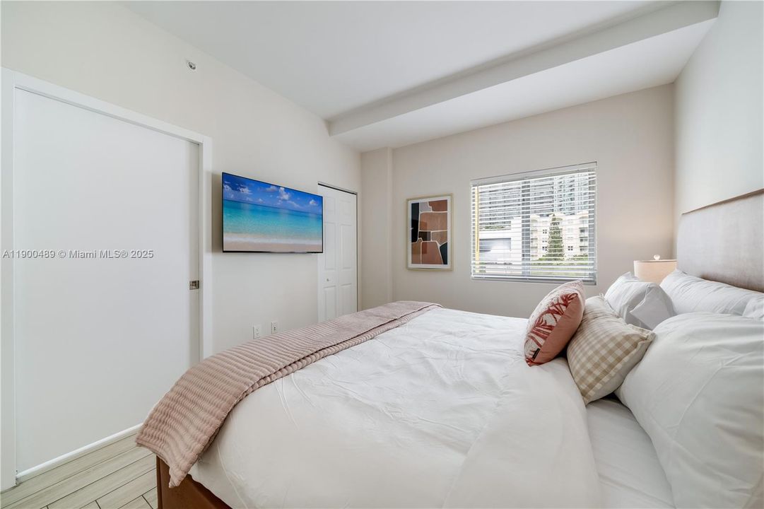 For Rent: $5,000 (2 beds, 2 baths, 777 Square Feet)