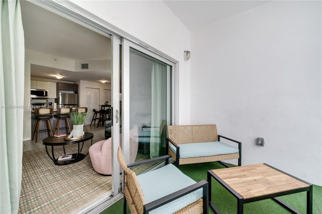 For Rent: $5,000 (2 beds, 2 baths, 777 Square Feet)