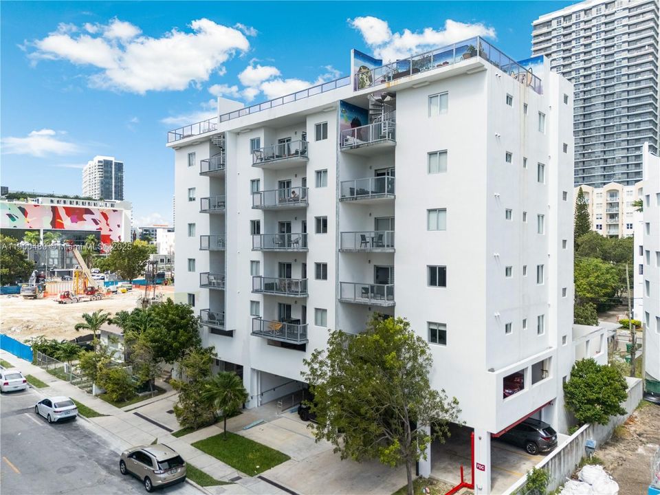 For Rent: $5,000 (2 beds, 2 baths, 777 Square Feet)