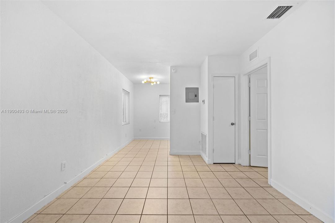 Recently Rented: $1,900 (1 beds, 1 baths, 800 Square Feet)