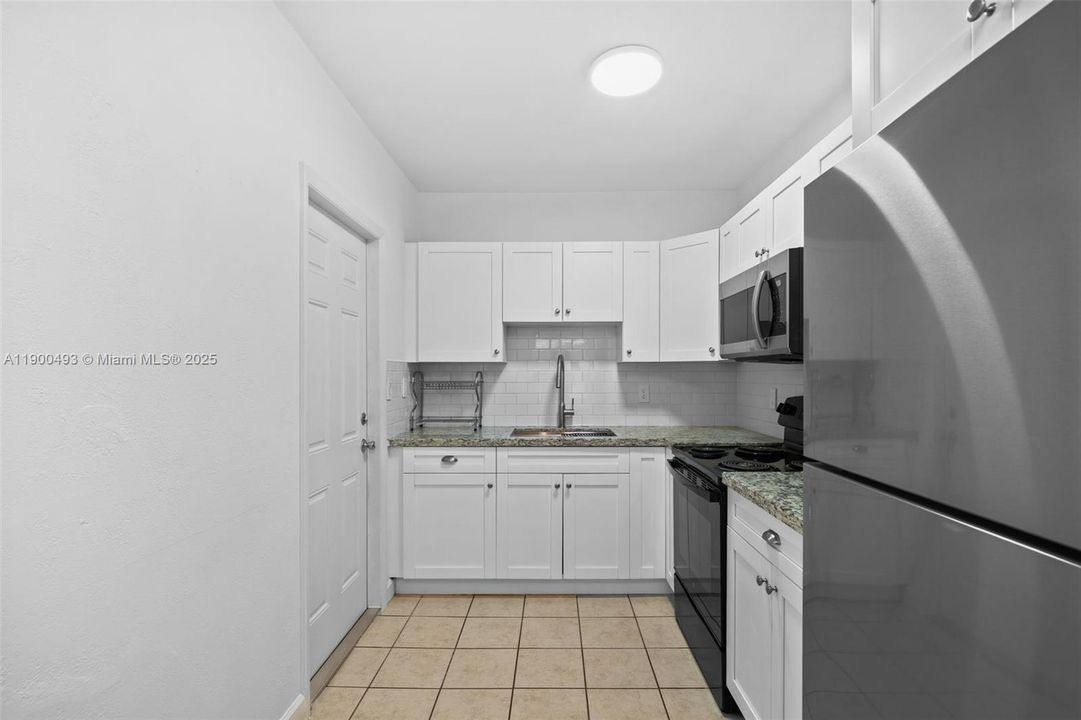 Recently Rented: $1,900 (1 beds, 1 baths, 800 Square Feet)