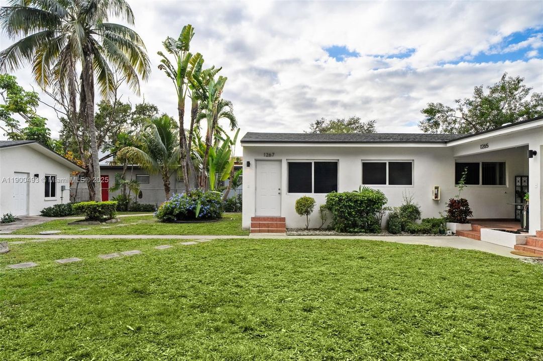 Recently Rented: $1,900 (1 beds, 1 baths, 800 Square Feet)