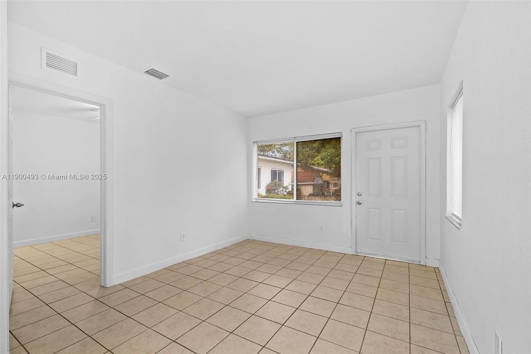 Recently Rented: $1,900 (1 beds, 1 baths, 800 Square Feet)