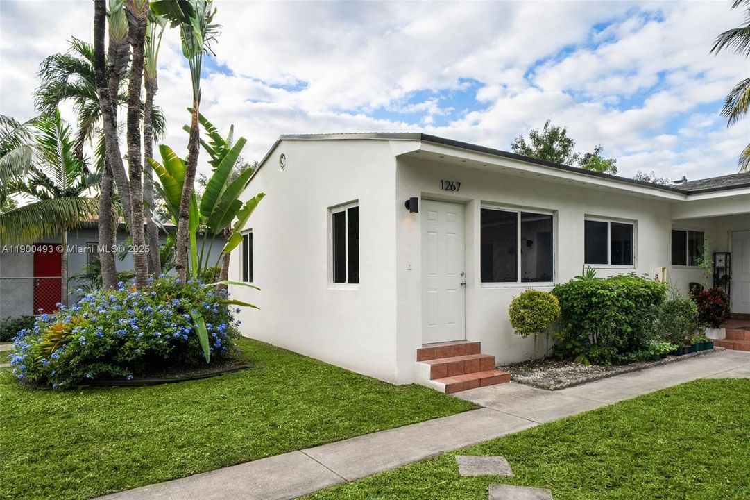 Recently Rented: $1,900 (1 beds, 1 baths, 800 Square Feet)