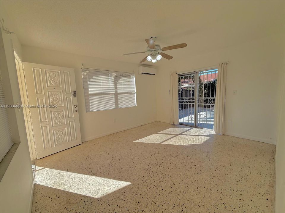 Recently Rented: $1,900 (1 beds, 1 baths, 2464 Square Feet)