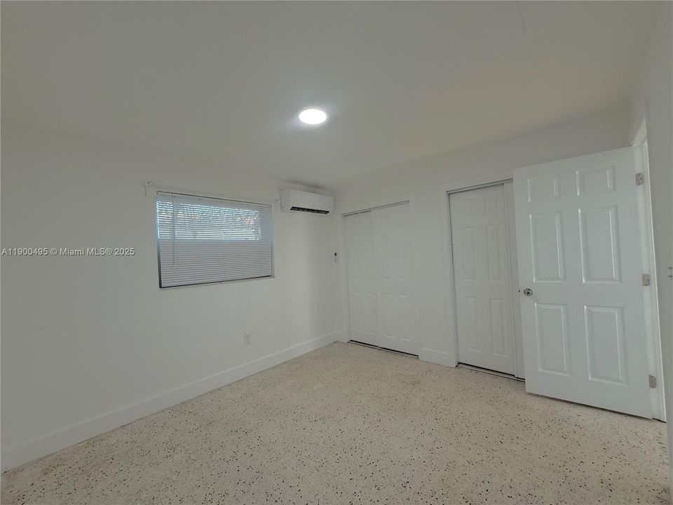 Recently Rented: $1,900 (1 beds, 1 baths, 2464 Square Feet)