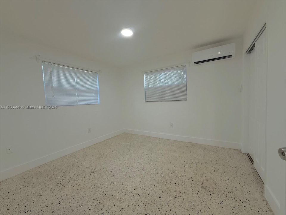 Recently Rented: $1,900 (1 beds, 1 baths, 2464 Square Feet)