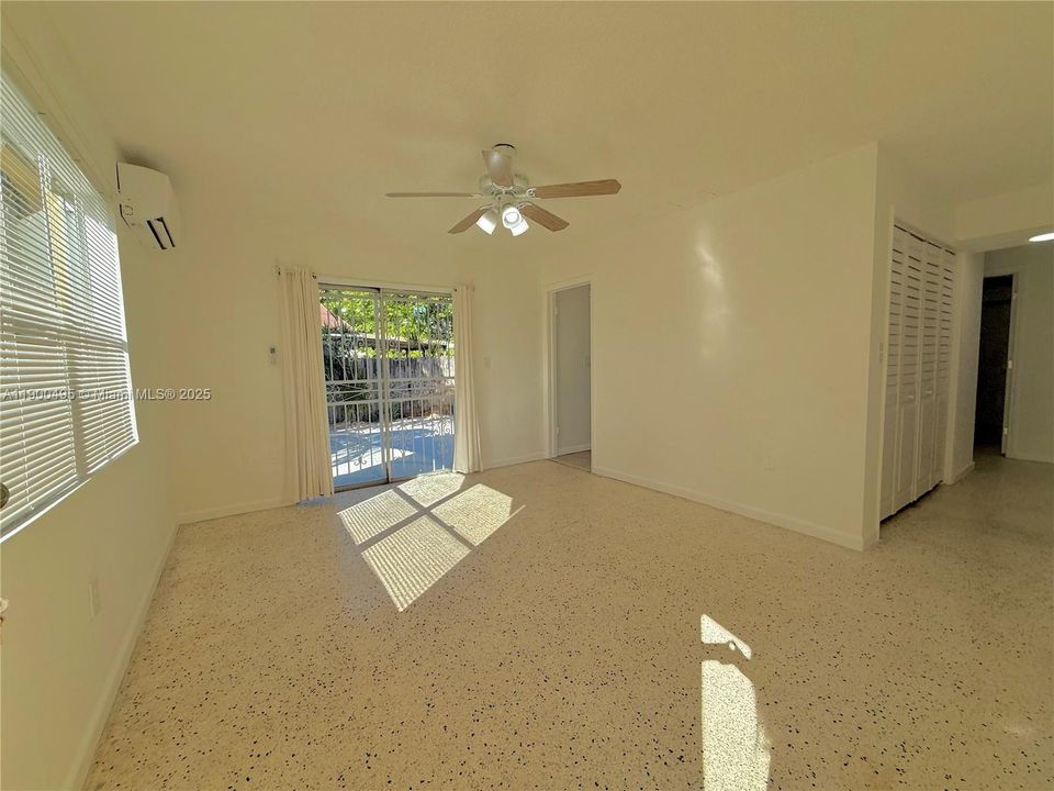 Recently Rented: $1,900 (1 beds, 1 baths, 2464 Square Feet)