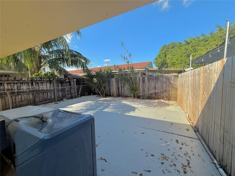 Recently Rented: $1,900 (1 beds, 1 baths, 2464 Square Feet)