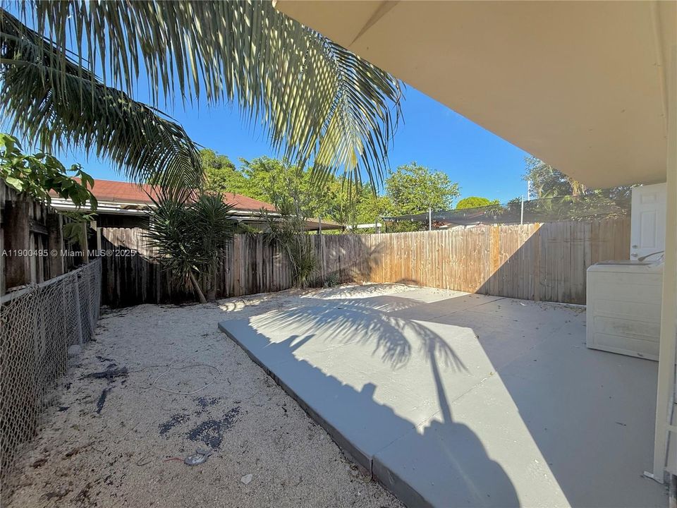 Recently Rented: $1,900 (1 beds, 1 baths, 2464 Square Feet)