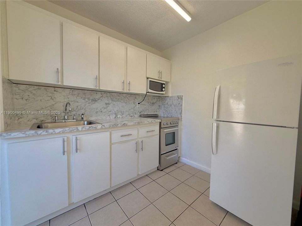 Recently Rented: $1,900 (1 beds, 1 baths, 2464 Square Feet)