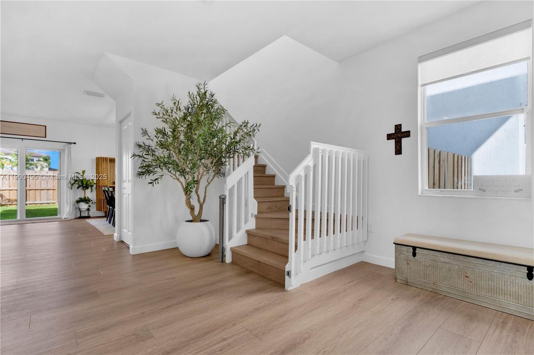 出租: $3,850 (4 贝兹, 2 浴室, 2190 平方英尺)