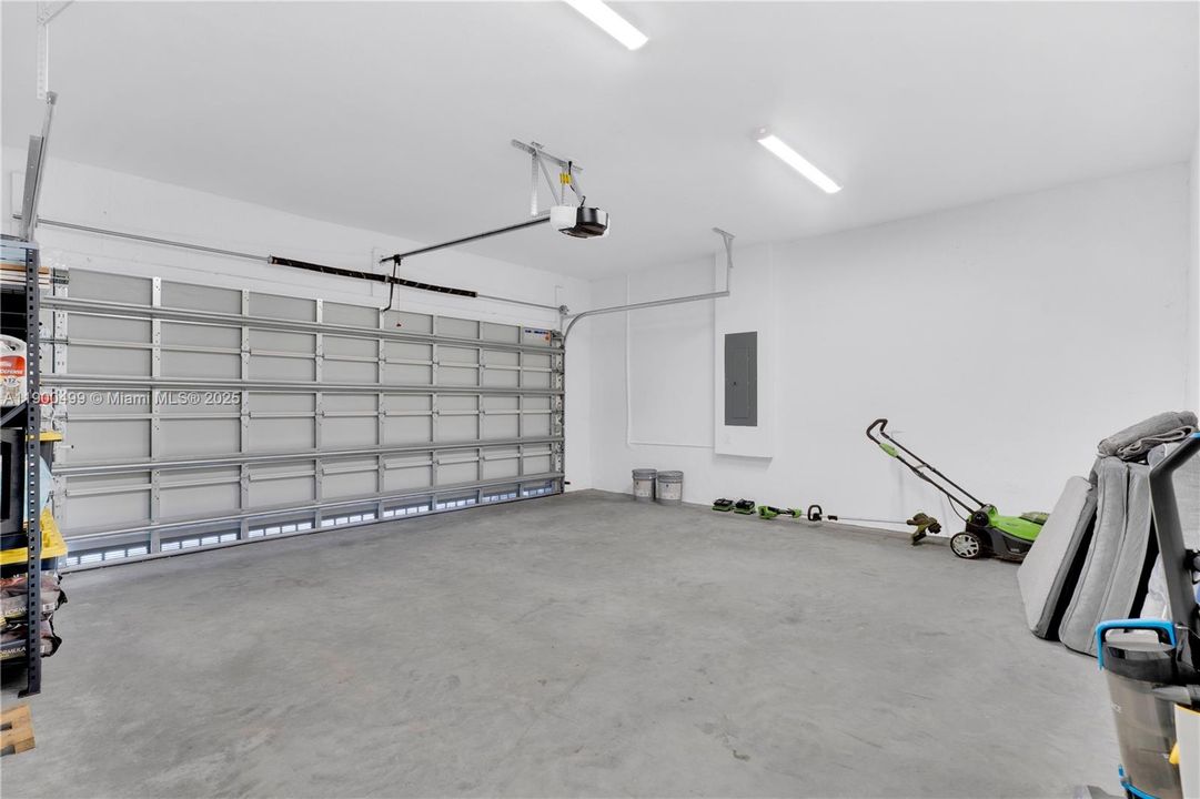 出租: $3,850 (4 贝兹, 2 浴室, 2190 平方英尺)