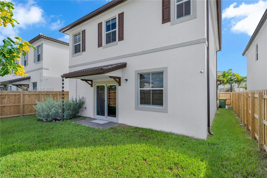 出租: $3,850 (4 贝兹, 2 浴室, 2190 平方英尺)