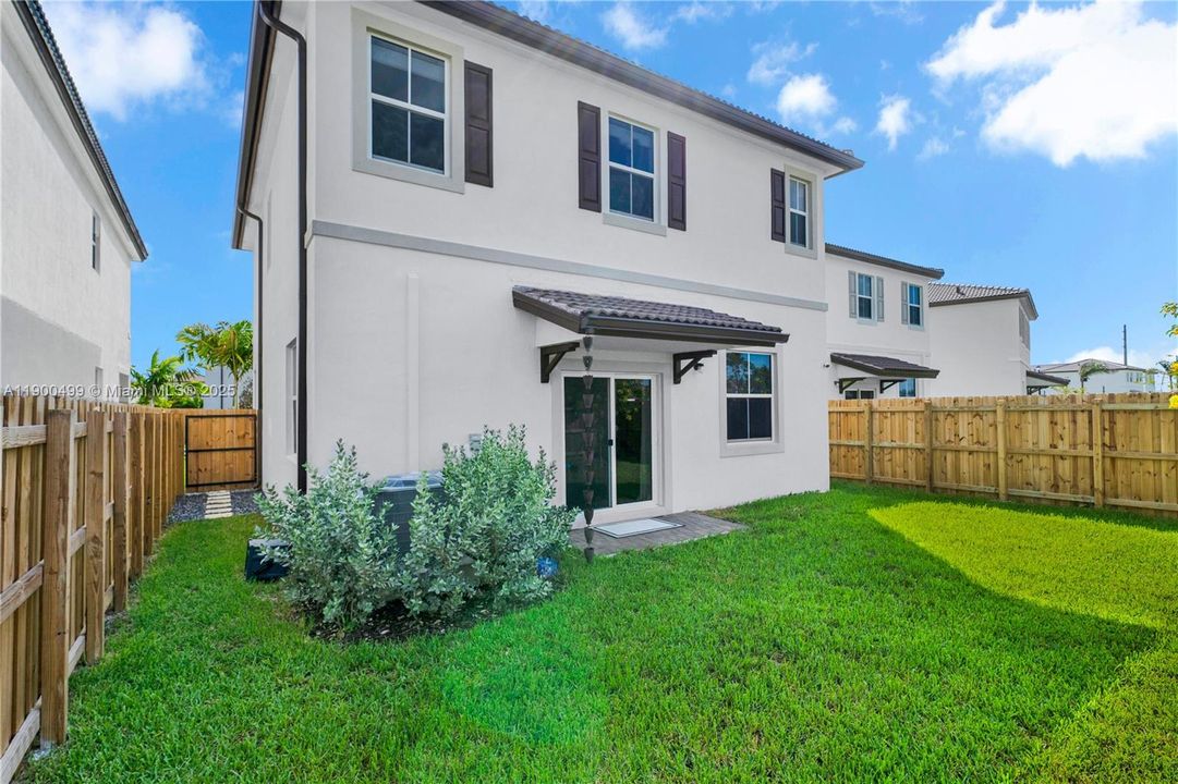 出租: $3,850 (4 贝兹, 2 浴室, 2190 平方英尺)