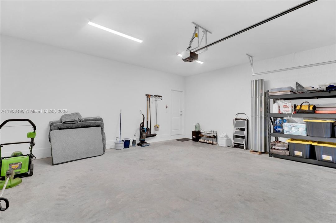 出租: $3,850 (4 贝兹, 2 浴室, 2190 平方英尺)