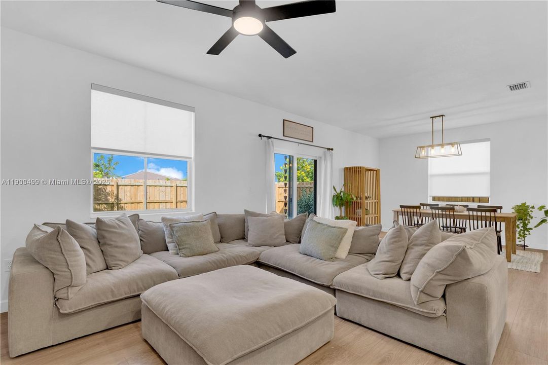 出租: $3,850 (4 贝兹, 2 浴室, 2190 平方英尺)