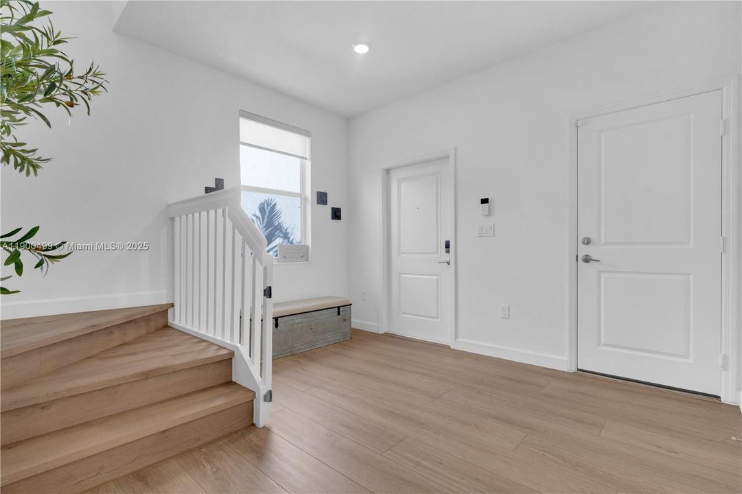 出租: $3,850 (4 贝兹, 2 浴室, 2190 平方英尺)