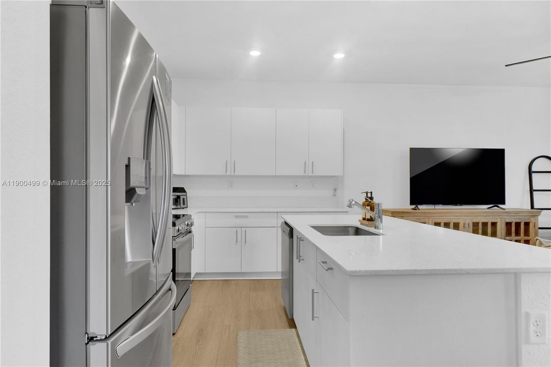 出租: $3,850 (4 贝兹, 2 浴室, 2190 平方英尺)