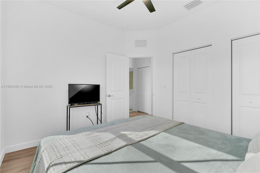 出租: $3,850 (4 贝兹, 2 浴室, 2190 平方英尺)