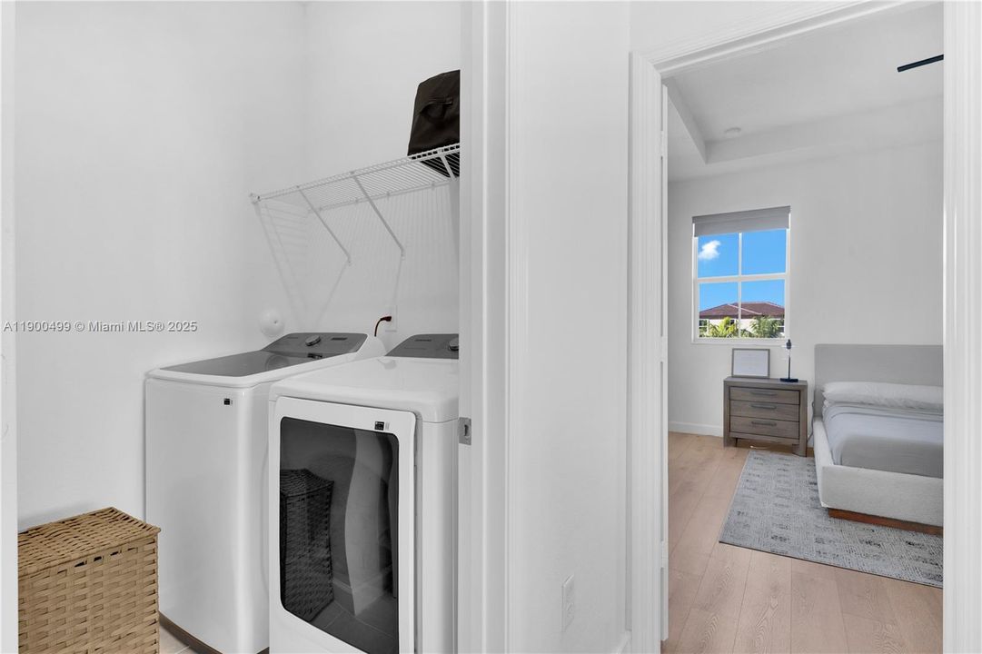 出租: $3,850 (4 贝兹, 2 浴室, 2190 平方英尺)