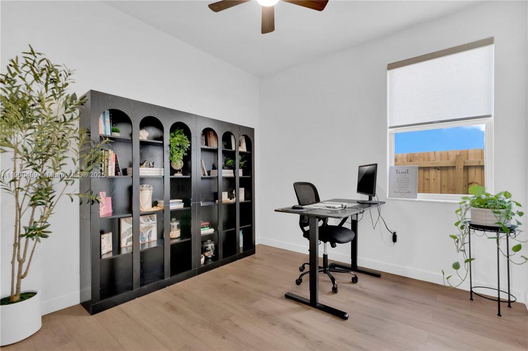 出租: $3,850 (4 贝兹, 2 浴室, 2190 平方英尺)