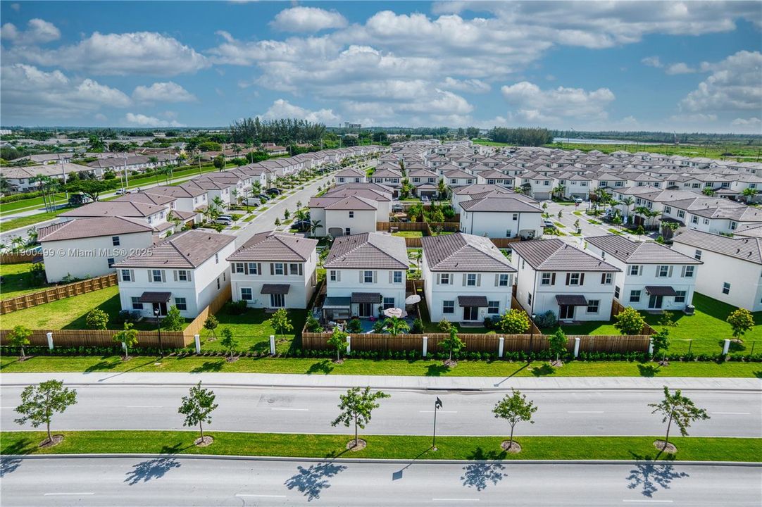 出租: $3,850 (4 贝兹, 2 浴室, 2190 平方英尺)