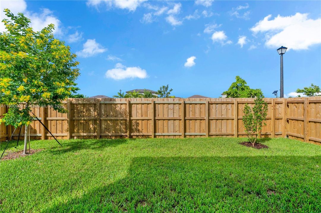 出租: $3,850 (4 贝兹, 2 浴室, 2190 平方英尺)