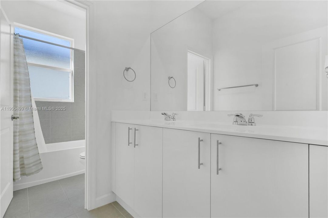 出租: $3,850 (4 贝兹, 2 浴室, 2190 平方英尺)