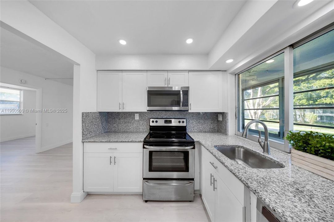 For Sale: $139,000 (2 beds, 2 baths, 950 Square Feet)