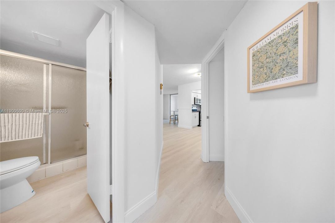 For Sale: $139,000 (2 beds, 2 baths, 950 Square Feet)