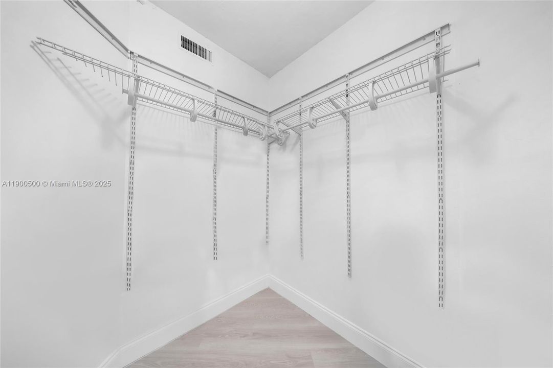 For Sale: $139,000 (2 beds, 2 baths, 950 Square Feet)