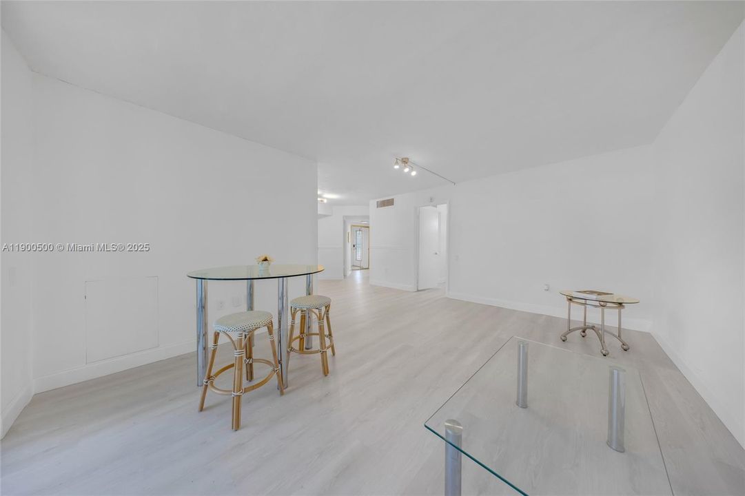 For Sale: $139,000 (2 beds, 2 baths, 950 Square Feet)