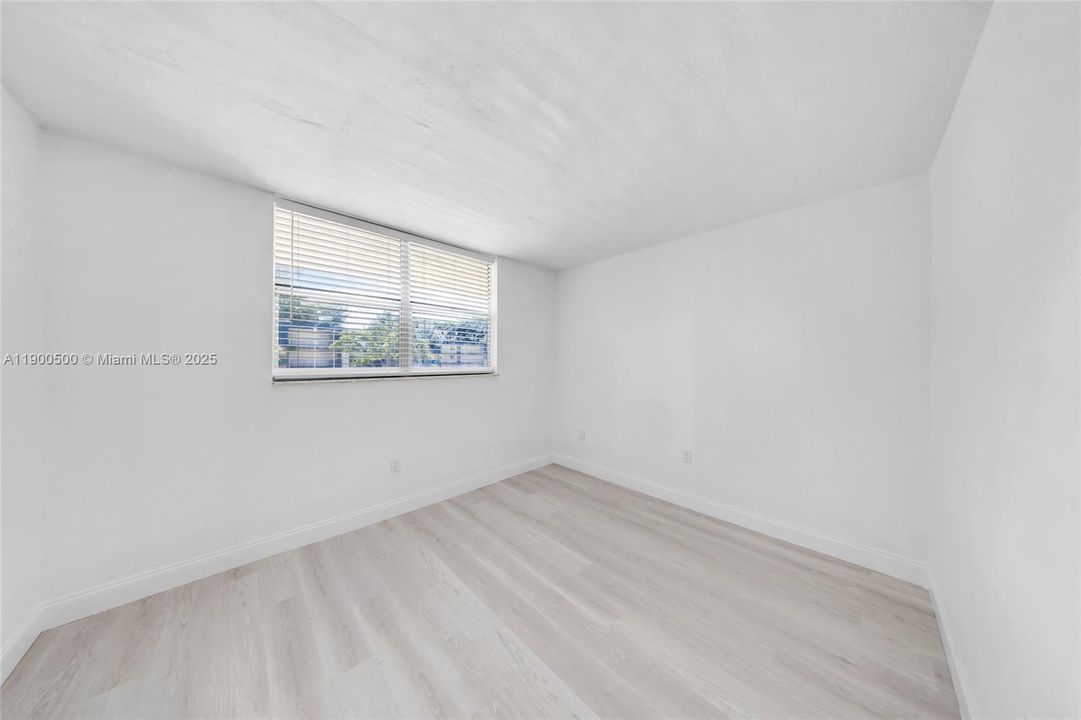 For Sale: $139,000 (2 beds, 2 baths, 950 Square Feet)