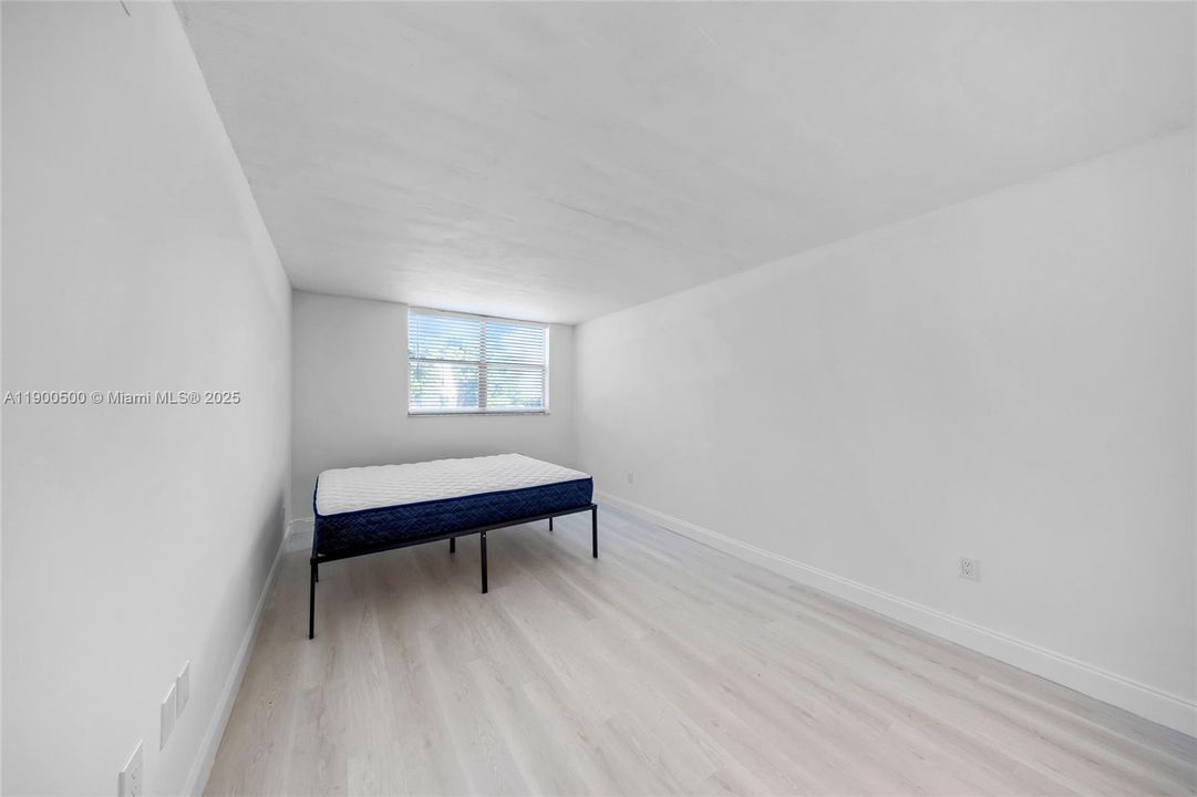 For Sale: $139,000 (2 beds, 2 baths, 950 Square Feet)