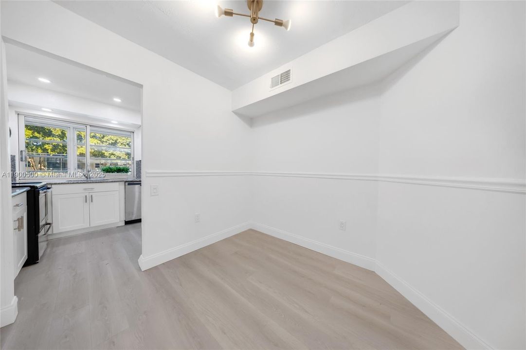 For Sale: $139,000 (2 beds, 2 baths, 950 Square Feet)