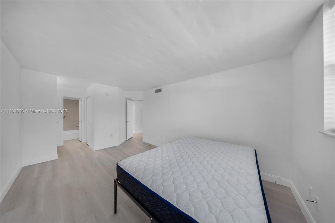 For Sale: $139,000 (2 beds, 2 baths, 950 Square Feet)