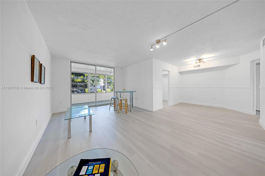 For Sale: $139,000 (2 beds, 2 baths, 950 Square Feet)