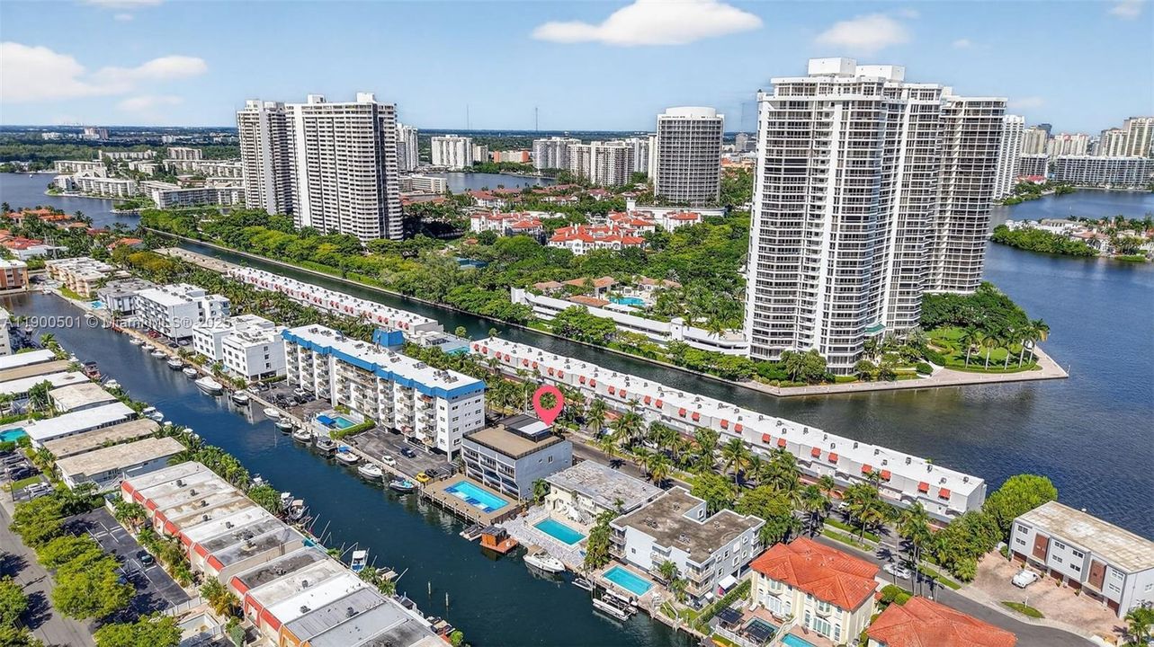 合同活跃: $2,799,000 (3 贝兹, 3 浴室, 2450 平方英尺)