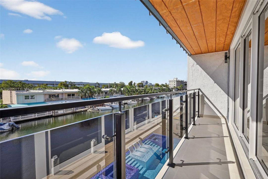 合同活跃: $2,799,000 (3 贝兹, 3 浴室, 2450 平方英尺)