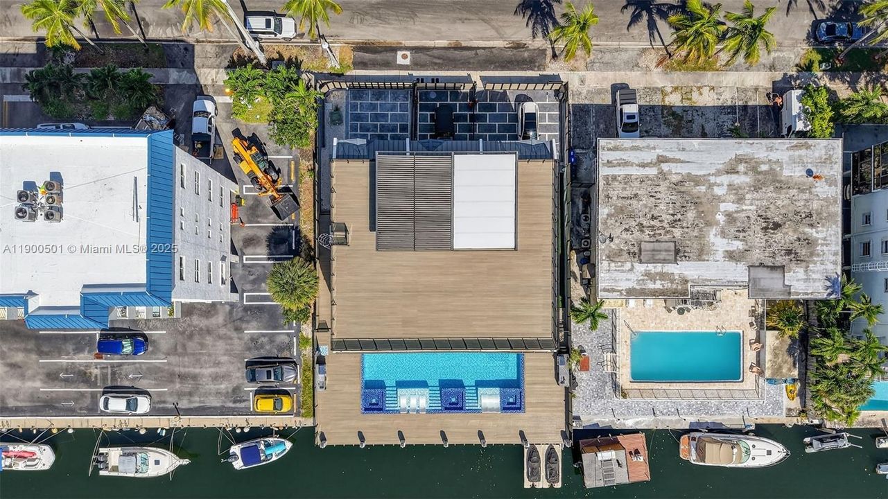 合同活跃: $2,799,000 (3 贝兹, 3 浴室, 2450 平方英尺)