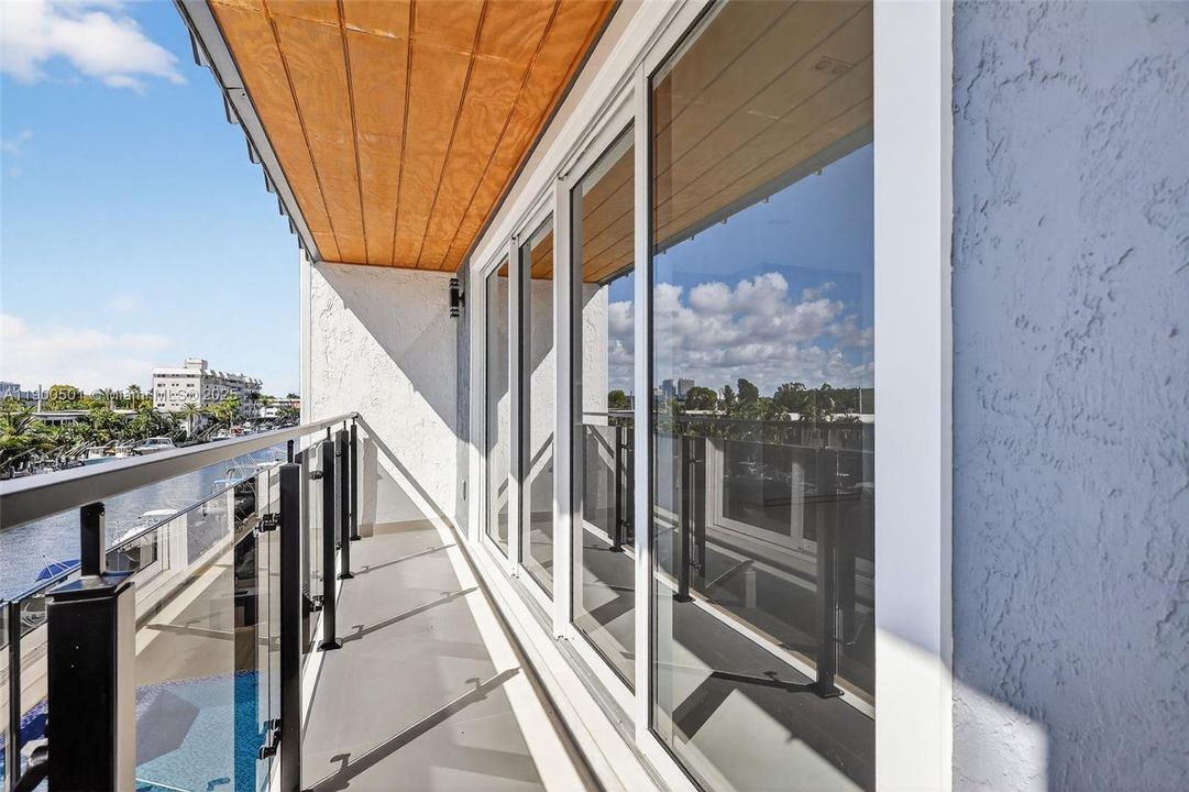 合同活跃: $2,799,000 (3 贝兹, 3 浴室, 2450 平方英尺)